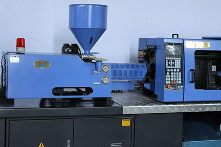 薄壁高速注塑機如何應(yīng)對高溫、高壓環(huán)境？